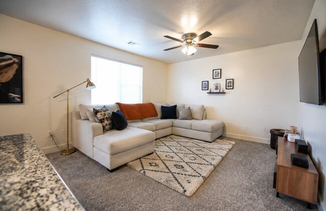 Building Photo - 3831 E Impala Dr