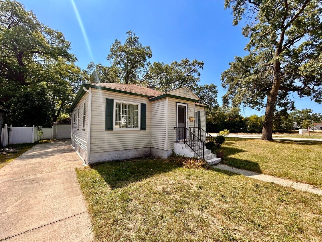 Foto principal - Two Bedroom Home in Muskegon