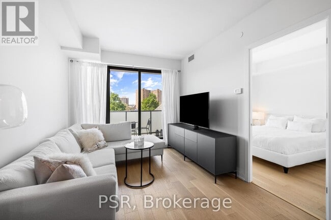 Building Photo - 430 Roncesvalles Ave