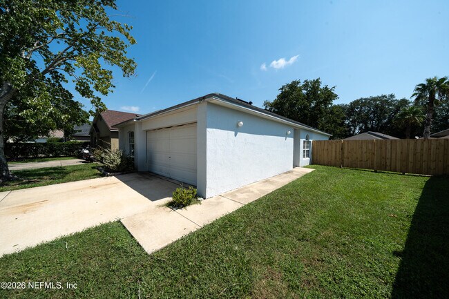 Foto del edificio - 8451 Oak Crossing Dr W