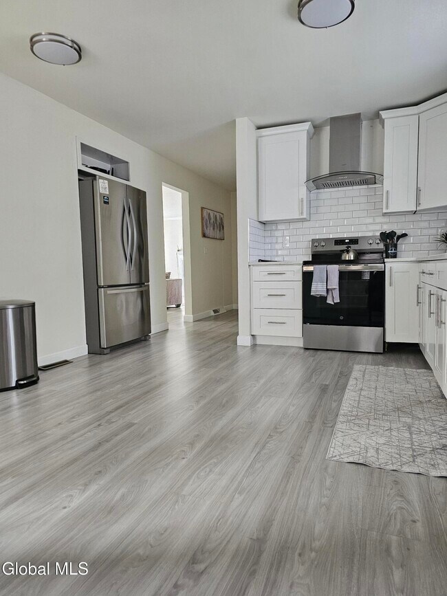 Foto del edificio - 489 Grooms Rd