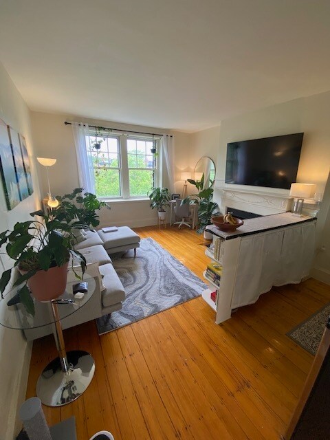 Foto del edificio - 1073 Beacon St