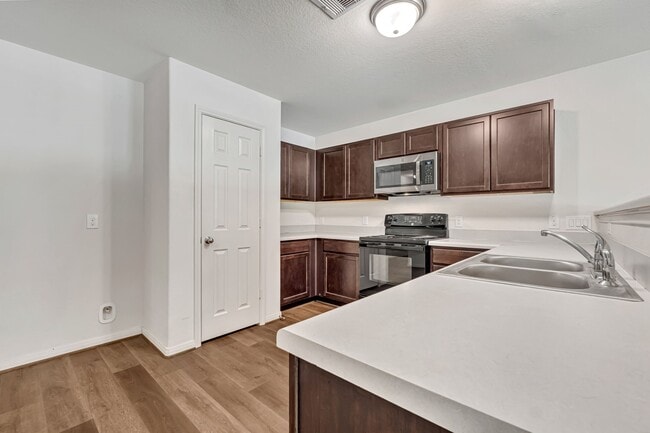 Building Photo - 184 Red Clover