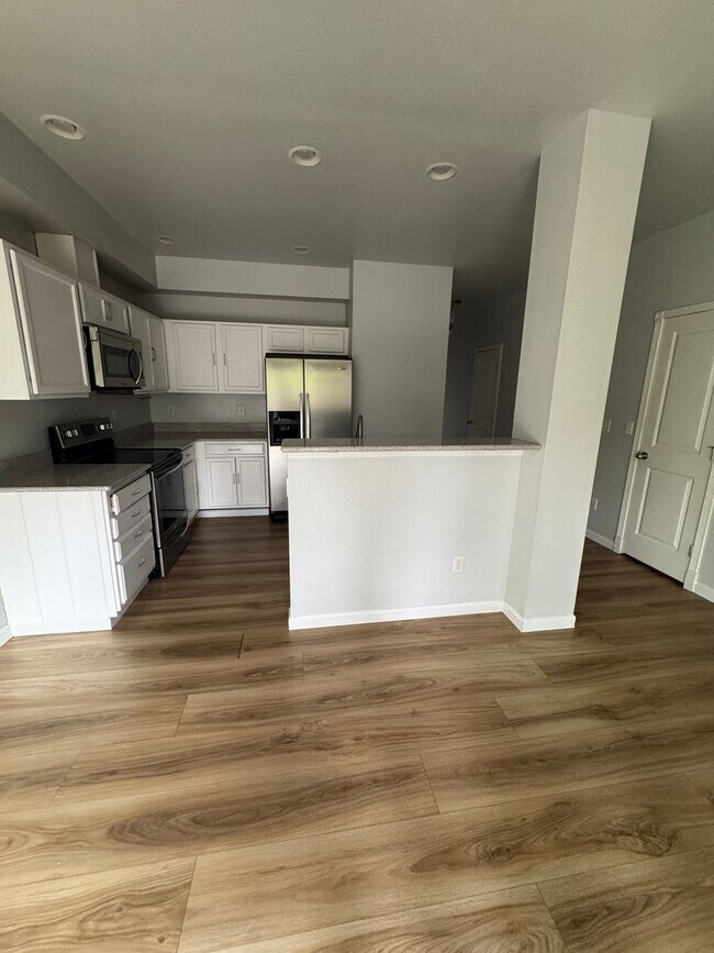Building Photo - Great Townhome in Desirable Location