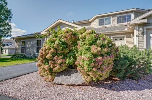 Beautifully landscaped - 2825 Northridge Dr