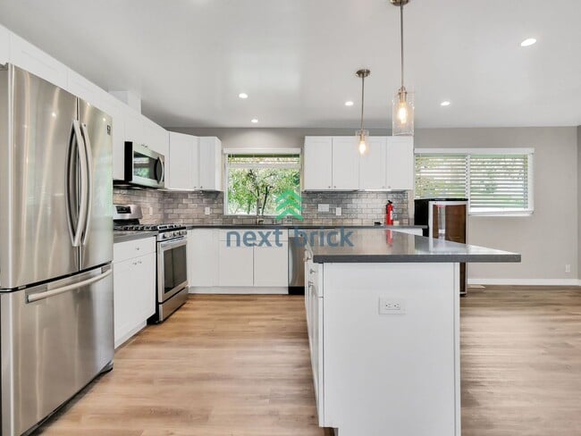 Building Photo - Beautiful 3 bed, 2 bath house for rent in ...