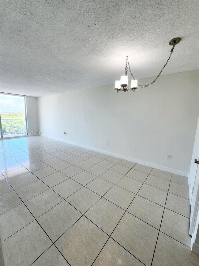 Foto del edificio - 2841 NE 163rd St