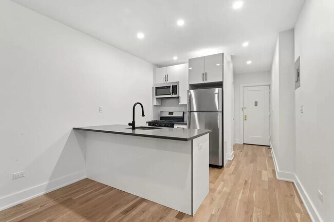 Building Photo - 3286-86 33rd St