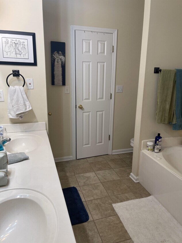 Foto del edificio - 1709 Timber Creek Dr