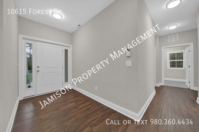 Building Photo - 10615 Forest Dr