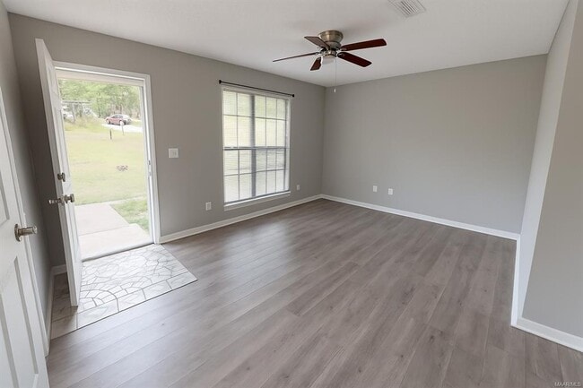 Building Photo - 749 St Martins Dr