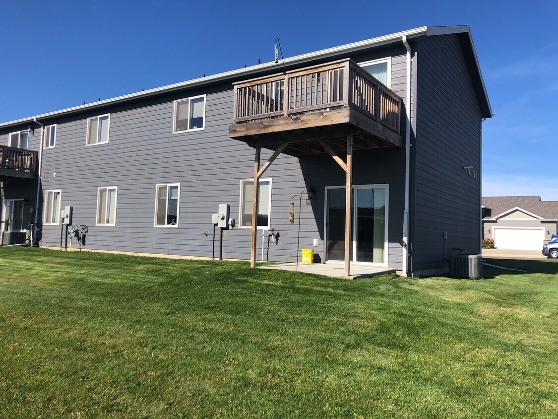 Building Photo - Townhouse for rent in Dickinson