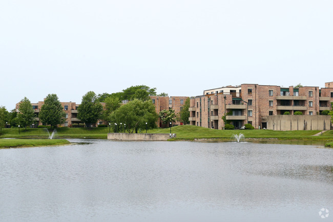 Foto del edificio - Hawthorn Estates Condos (219 Units)