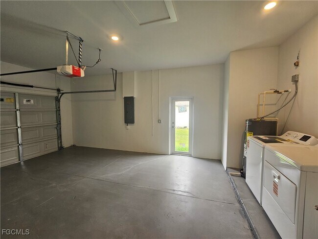 Foto del edificio - 2123 Snead Dr