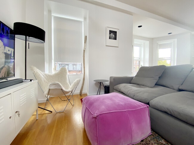 Building Photo - 363 Marlborough St