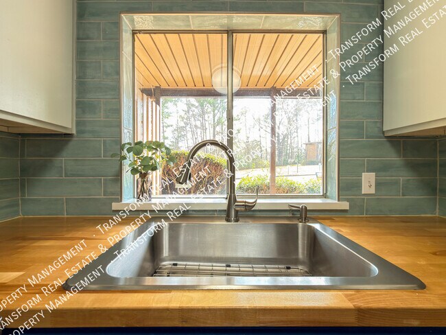 Building Photo - 3101 Lorna Rd