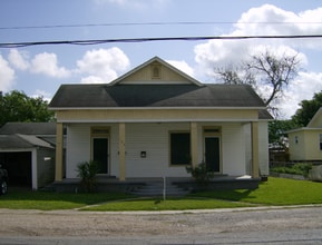 Building Photo - 106 N Railroad St
