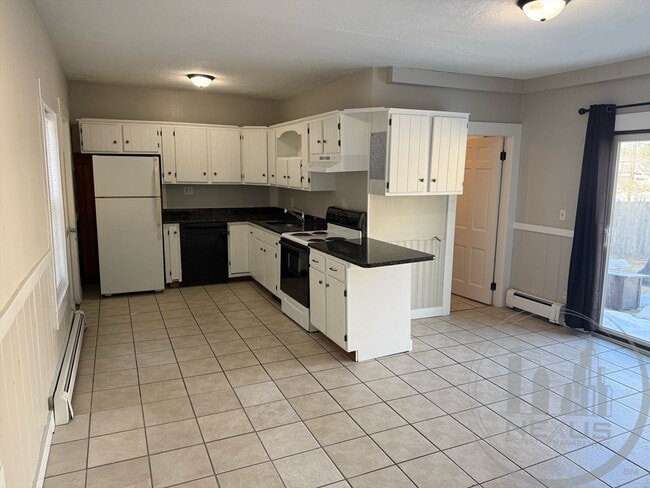 Building Photo - 137 Main St