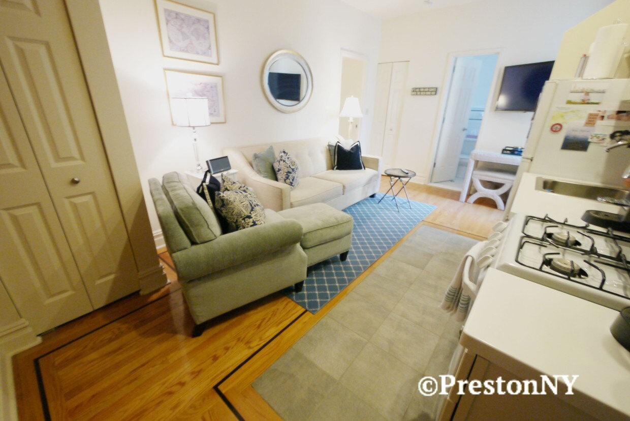 Foto principal - 59 W 10th St