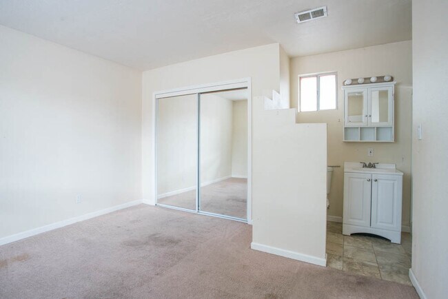 Foto del edificio - CLEAN CUTE SOUTH VALLEY 3 Bedroom  2 Bath