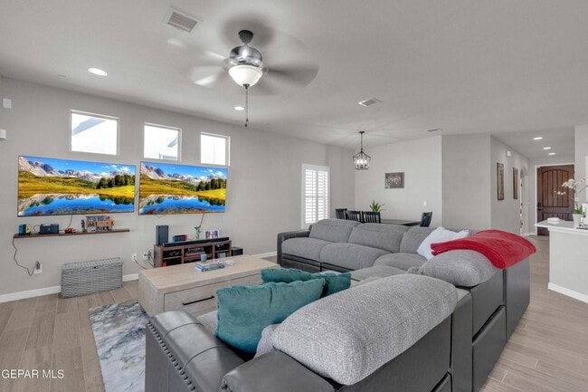 Building Photo - East El Paso 3 bed Refrig A/C