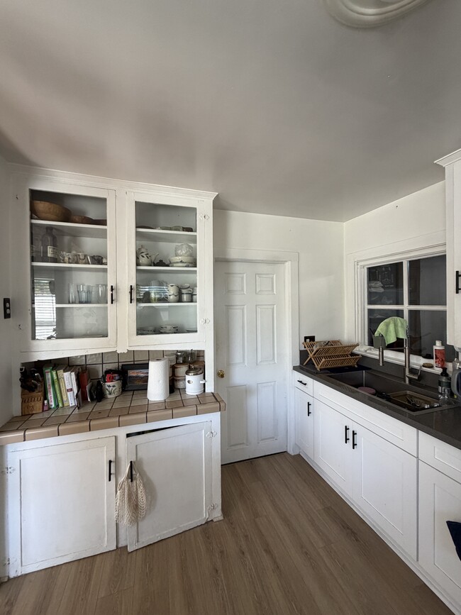 Building Photo - 104 N Guadalupe Ave