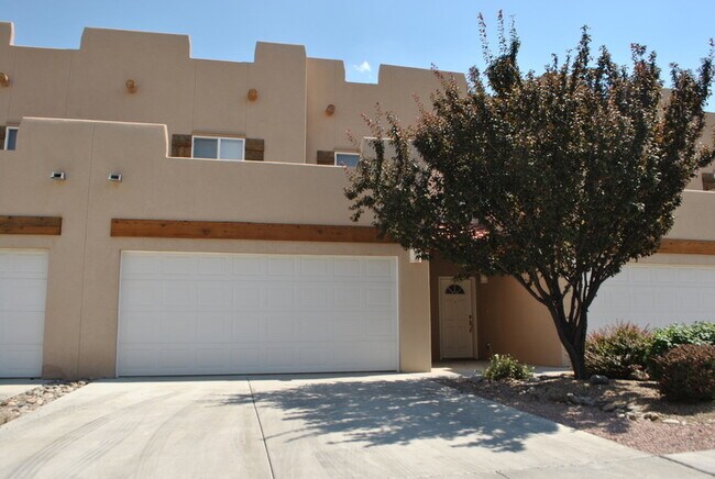 Foto del edificio - 1927 Hollyhock Cir