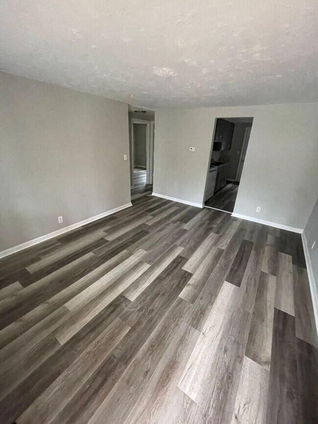 Foto del edificio - 2 Bedroom/1 Bathroom Carrollton Apartment