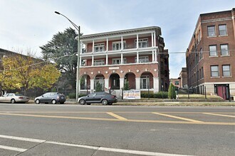 Building Photo - 209 W Fifth Ave