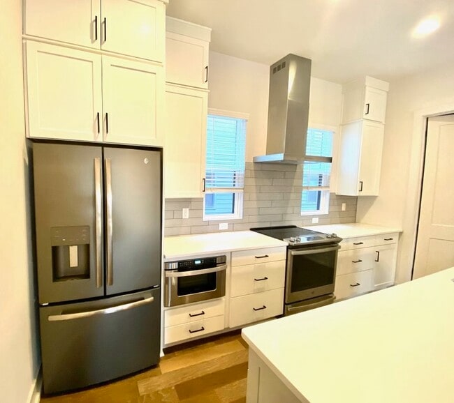 Kitchen - 1605 Parkwood Ave