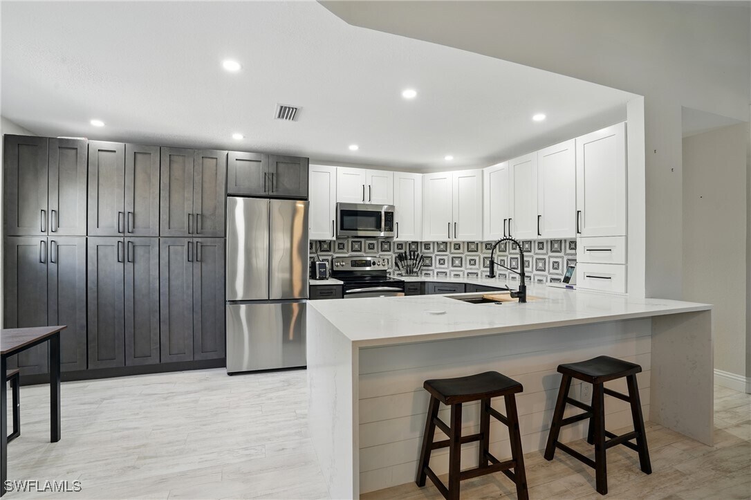 Building Photo - 9624 Crescent Garden Dr