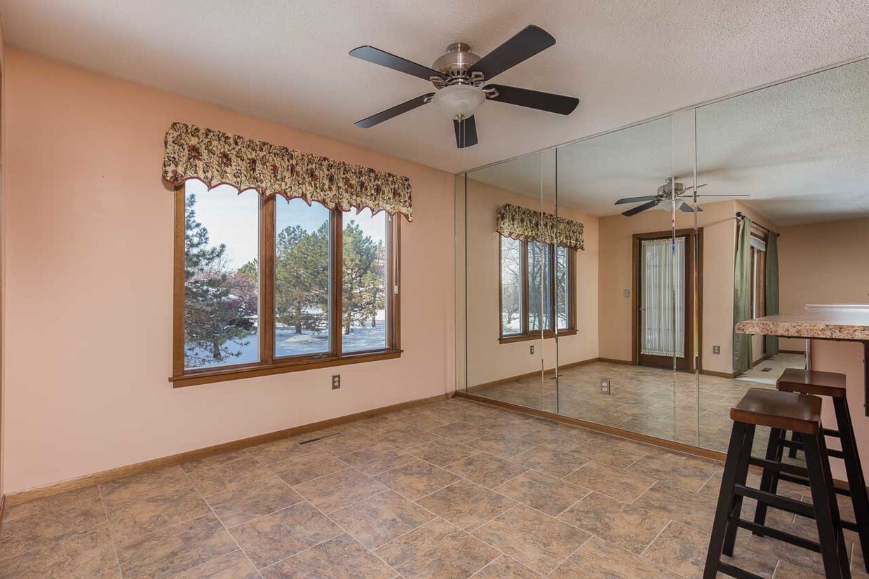 3835 Prairie Ln Unit 1, Bettendorf, IA 52722 Condo for Rent in Bettendorf, IA