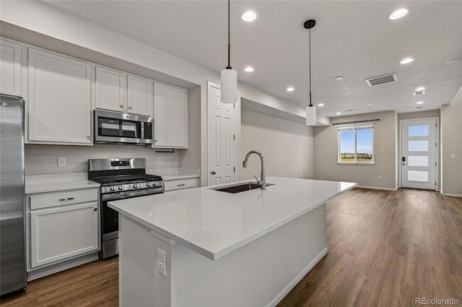 Foto del edificio - 6102 Rawlings Ave