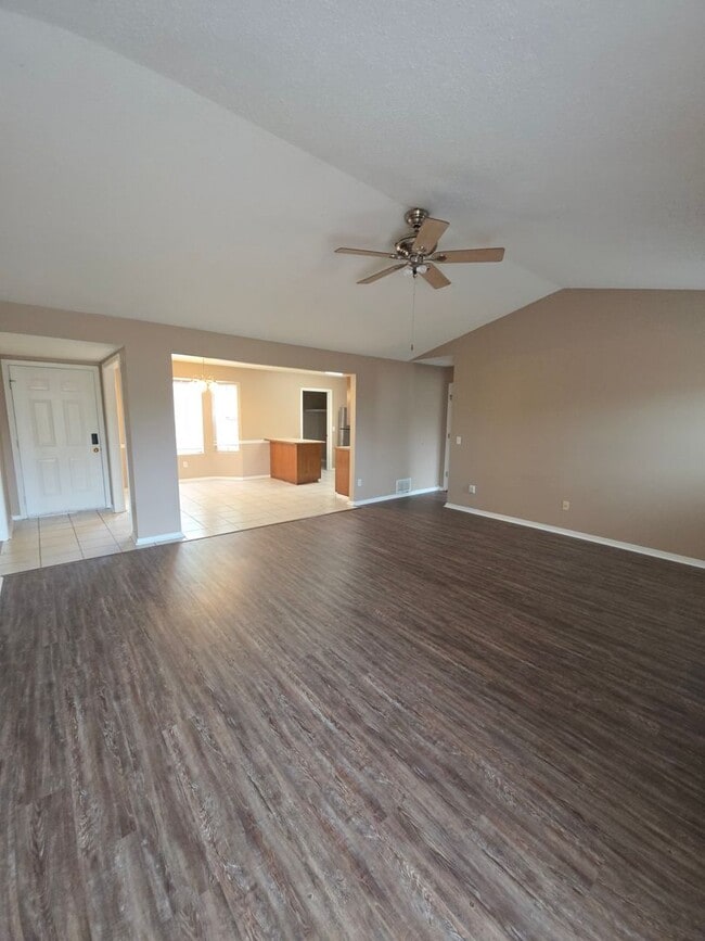 Foto del edificio - 200 Heather Ln