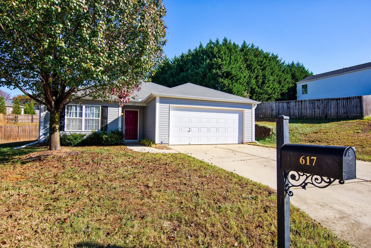 Foto principal - 617 Cambridge Farm Ct