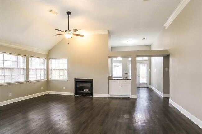 Foto del edificio - 5450 Fern Park Dr