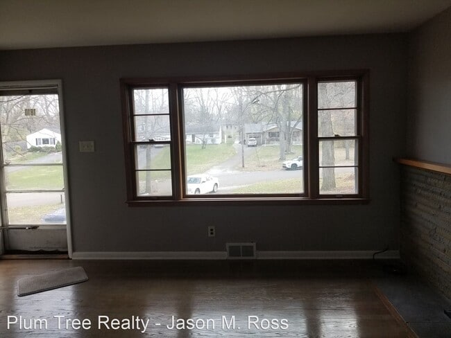 Building Photo - 3 br, 1 bath House - 1810 Dix Road