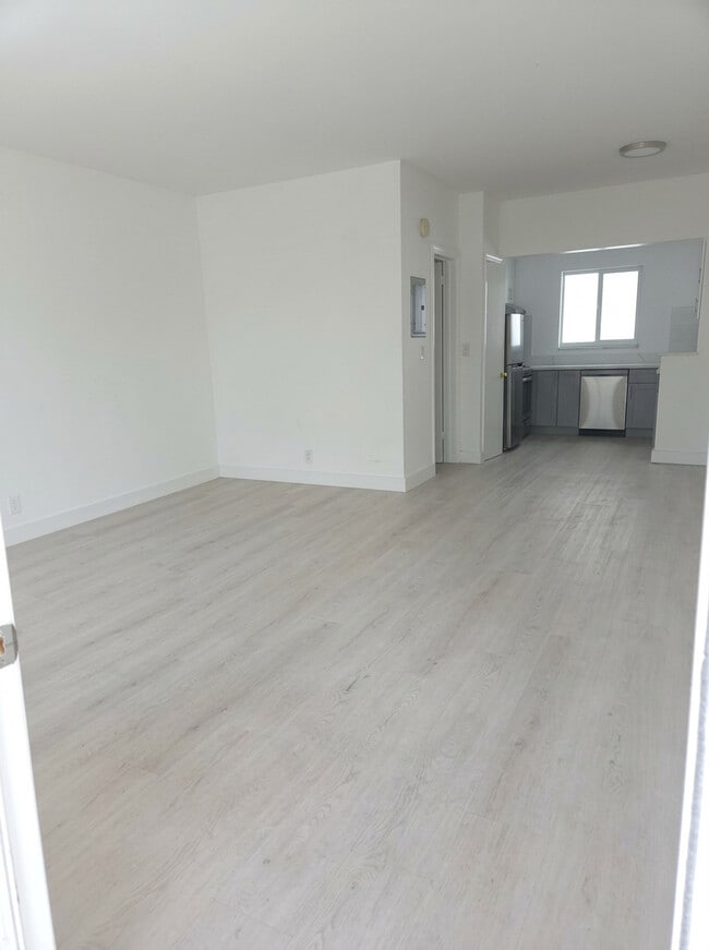 Foto del edificio - 6844 Abbott Ave