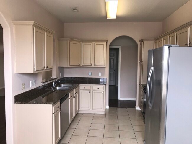 Building Photo - 460 Novarra Dr