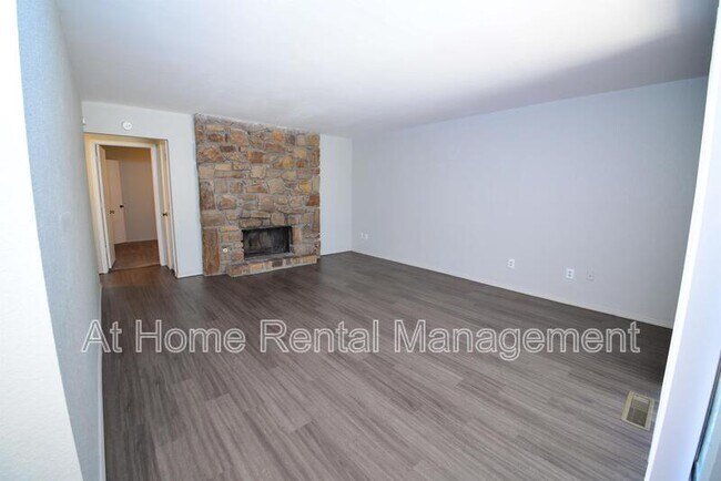 Foto del edificio - 6012 S Quincy Ave