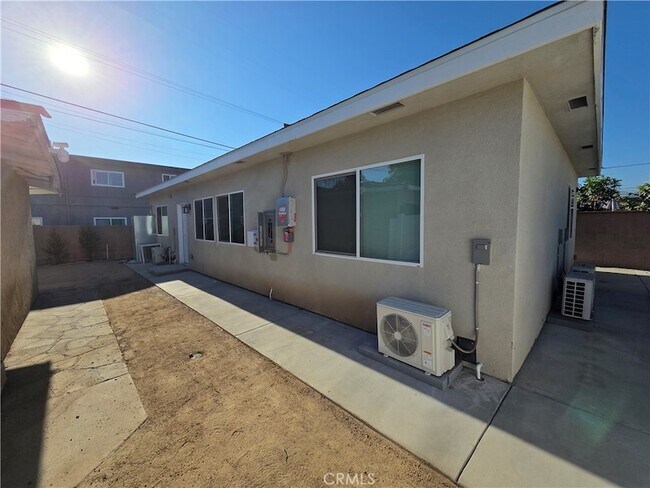 Foto del edificio - 121 N Baymar Ave