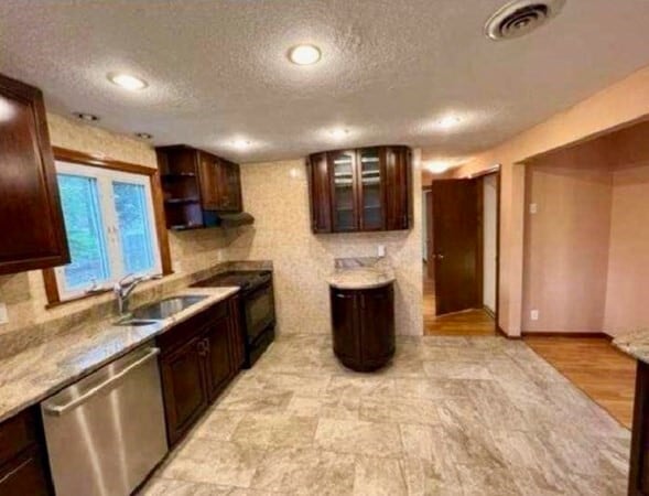 Foto del edificio - 281 Dedham Ave