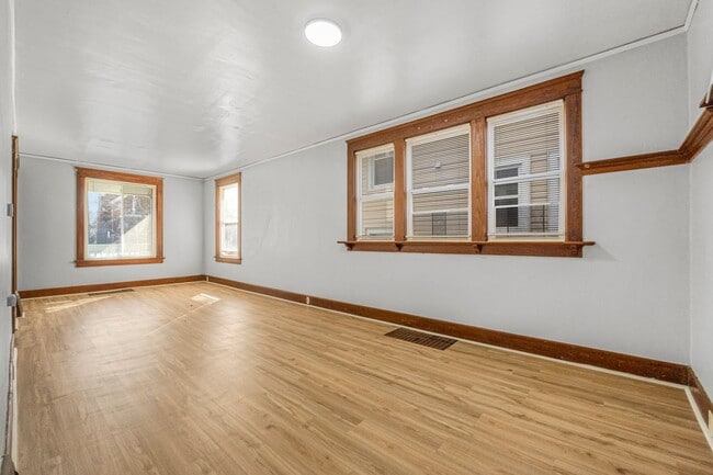 Building Photo - NEW LISTING! 4 BEDROOM HOME