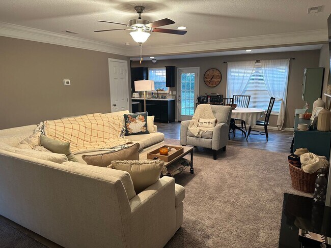 Foto del edificio - Maryville 37803 - 3 bedroom, 2.5 bath home - Contact Tanner Fee (865) 850-5103