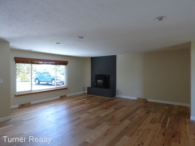 Building Photo - 3 br, 3 bath House - 9148 Fleetwood Avenue