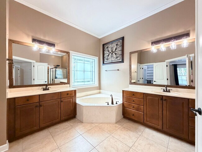 Building Photo - 5604 Pine Rock Ct