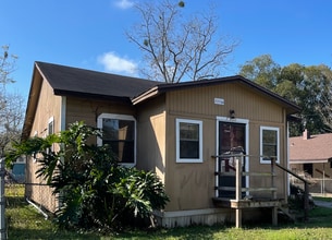 Building Photo - 7908 Siskin Ave