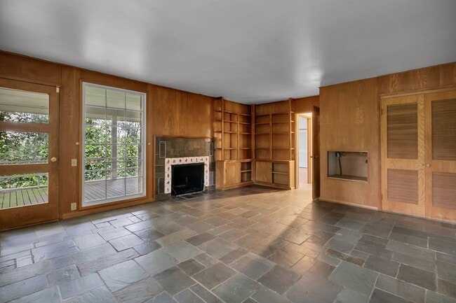 Building Photo - 4 Bed 2.5 Bath available in Kirkland