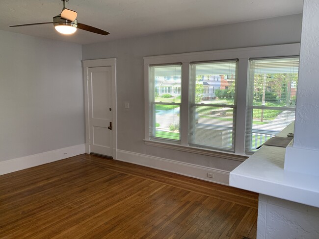 Livingroom - 2277 S Overlook Rd