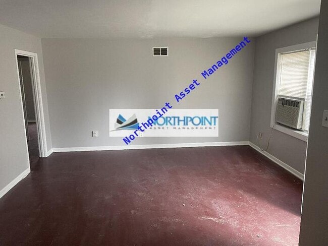 Building Photo - Three Bedroom With Fenced Back Yard
